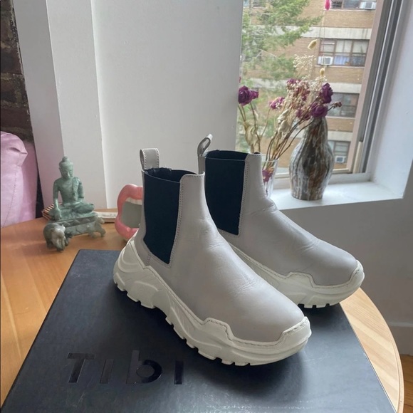 Tibi Shoes - Tibi Diego boots in grey size IT 35/US 5